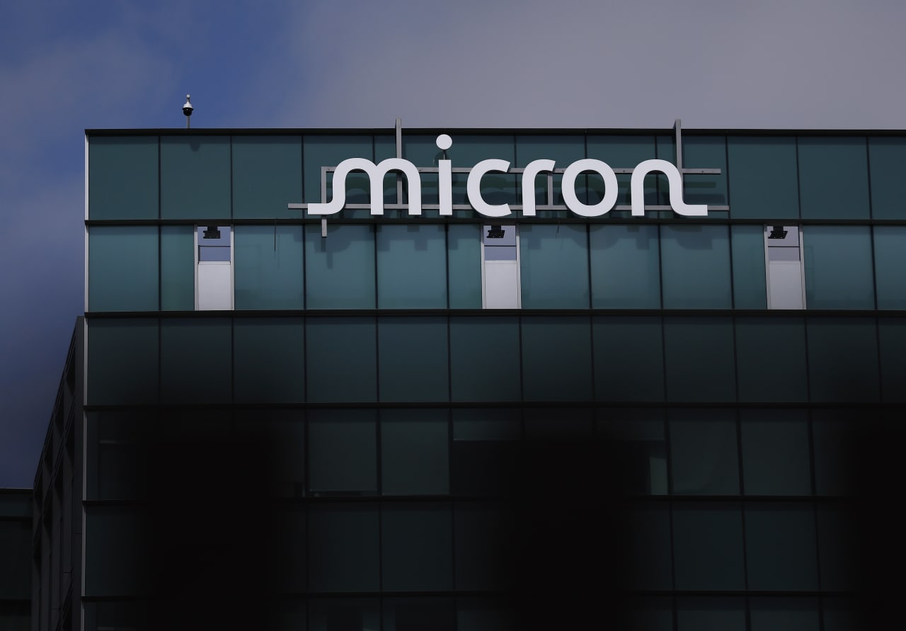 Micron&#x2019;s stock gets a boost. Are Samsung&#x2019;s problems helping?