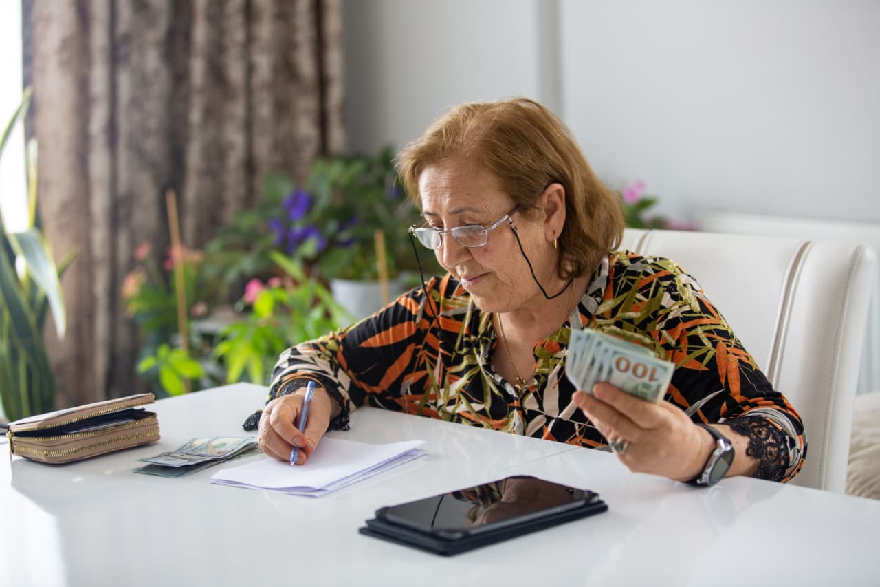 New Social Security proposal would cap payments for wealthy people now &#x2014; and many more later on