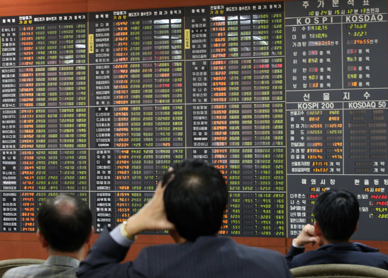 A massive 16% market swing just rocked South Korea over 24 hours. The retail &#x2018;ants&#x2019; holding the wheel are driving dangerously.