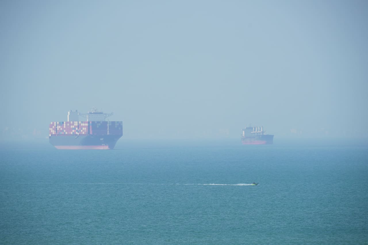 U.S. stock futures mixed, oil falls as Trump touts new plan to partially reopen Strait of Hormuz