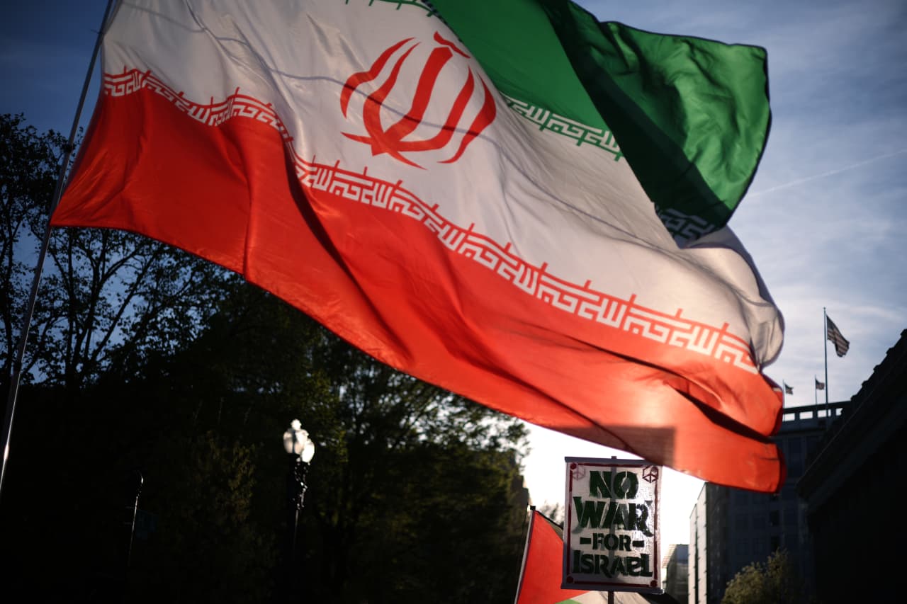 Brent oil faces its worst weekly drop since 2022, as weekend talks loom between U.S. and Iran