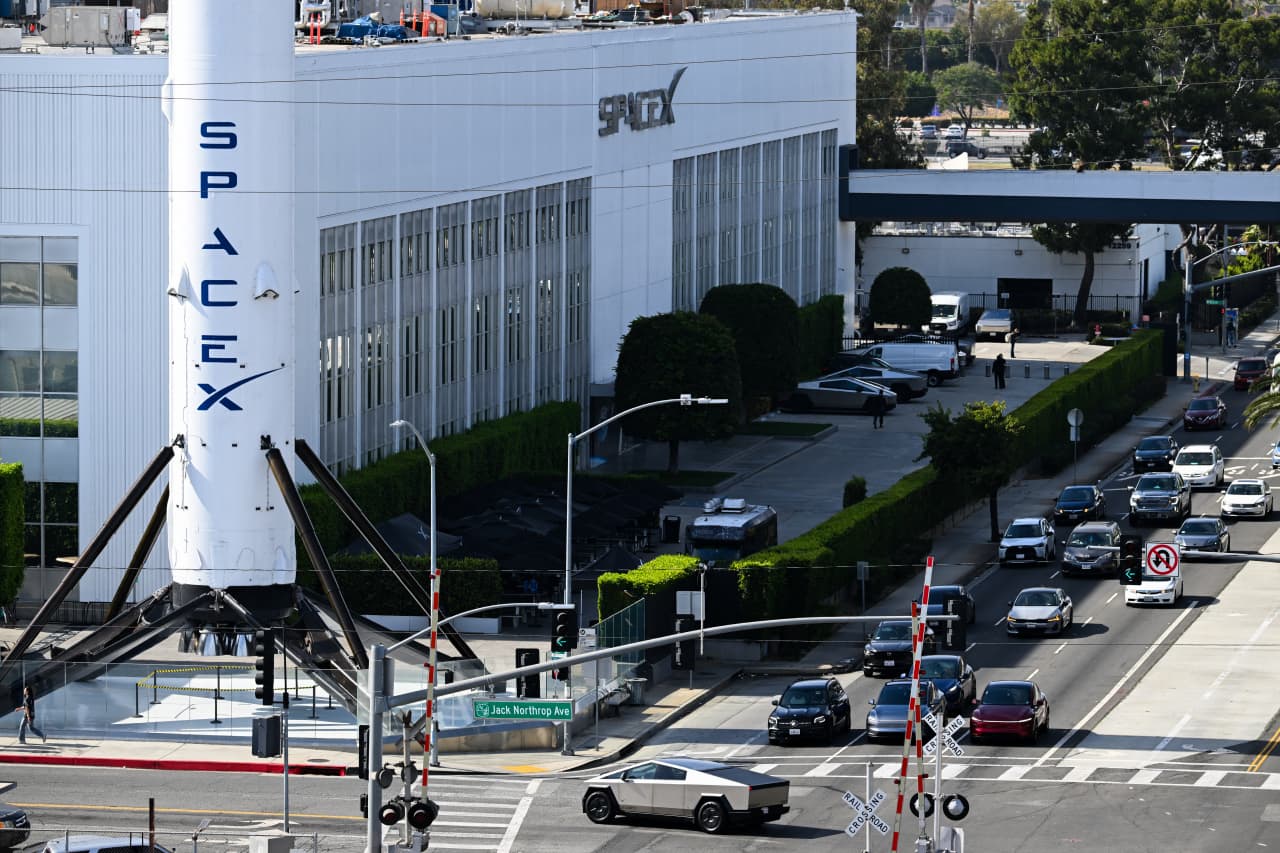 The SpaceX IPO could lead to 8% of America&#x2019;s current-account deficit being refinanced in a single day