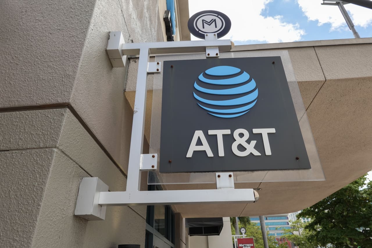 AT&T’s stock rises toward best day in six months. Why investors are cheering the latest earnings.