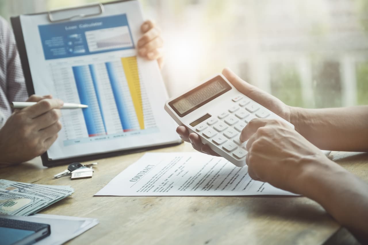 Are you a &#x2018;HENRY&#x2019;? Why 90% of financial advisers will waive their minimums to get your business.