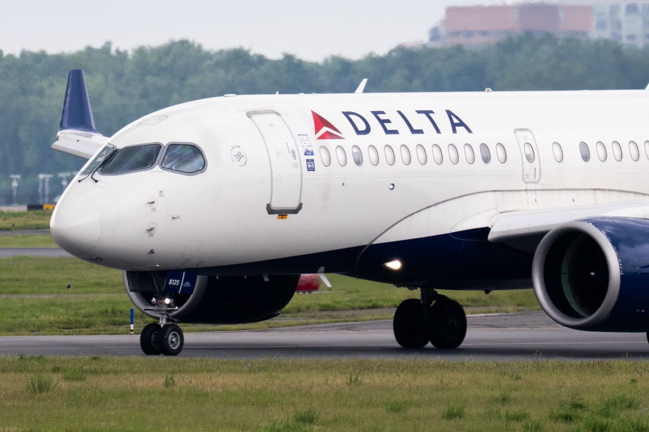 This hedge fund just dumped the &#x2018;big three&#x2019; airline stocks, as the industry faces soaring fuel costs