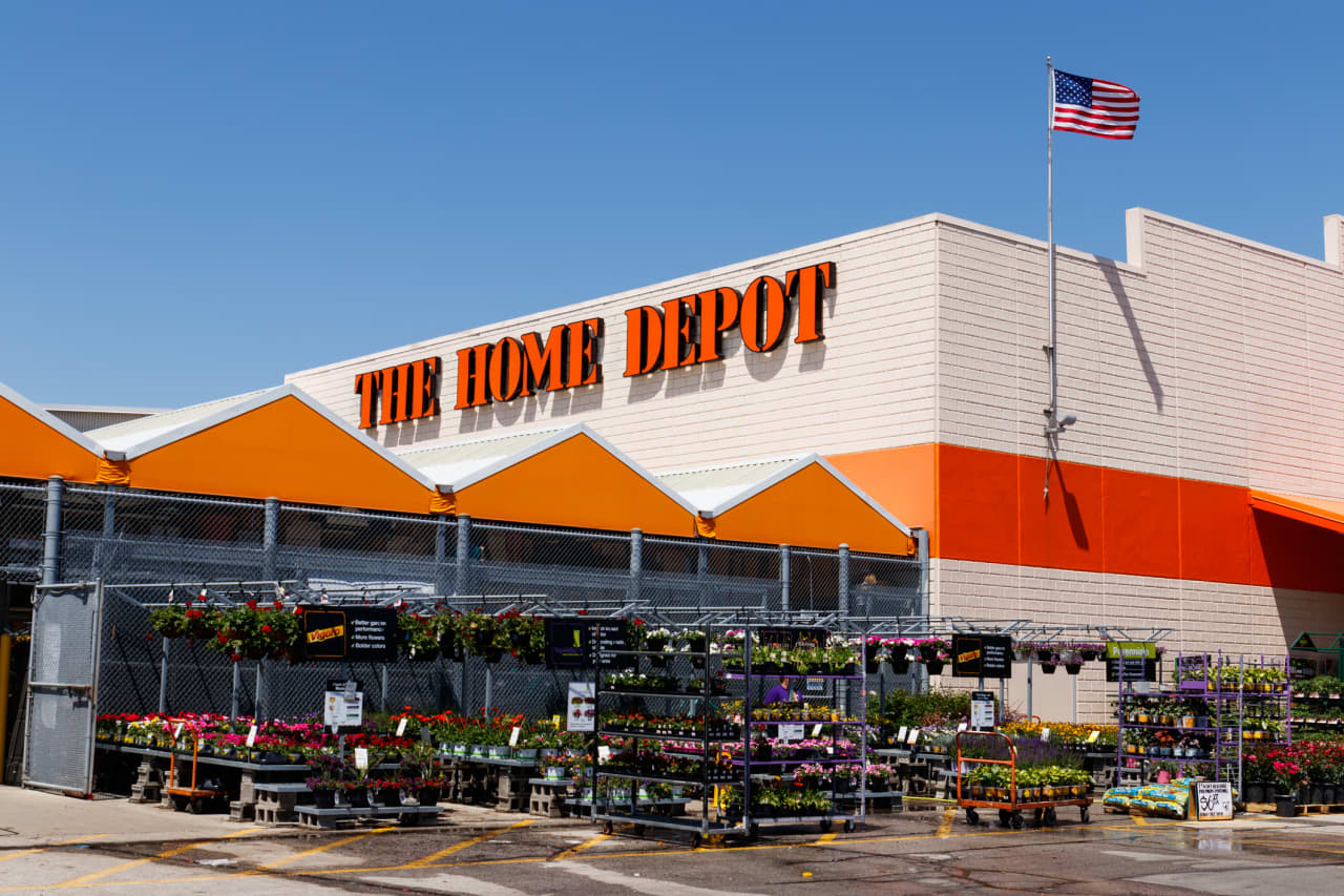 Home Depot says its sales are healthy, but here&#x2019;s where customers are holding back