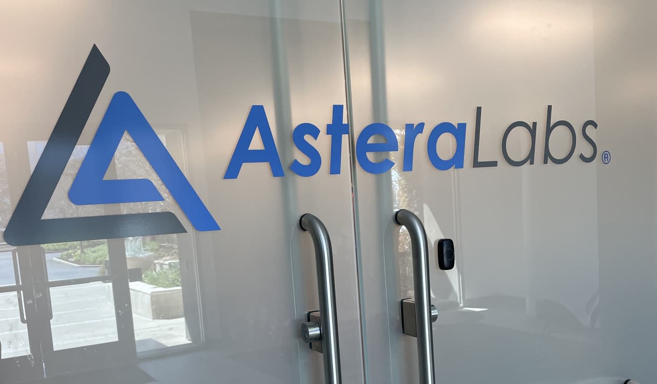 Astera Labs&#x2019; stock climbs as the company strives to make AI chips more powerful