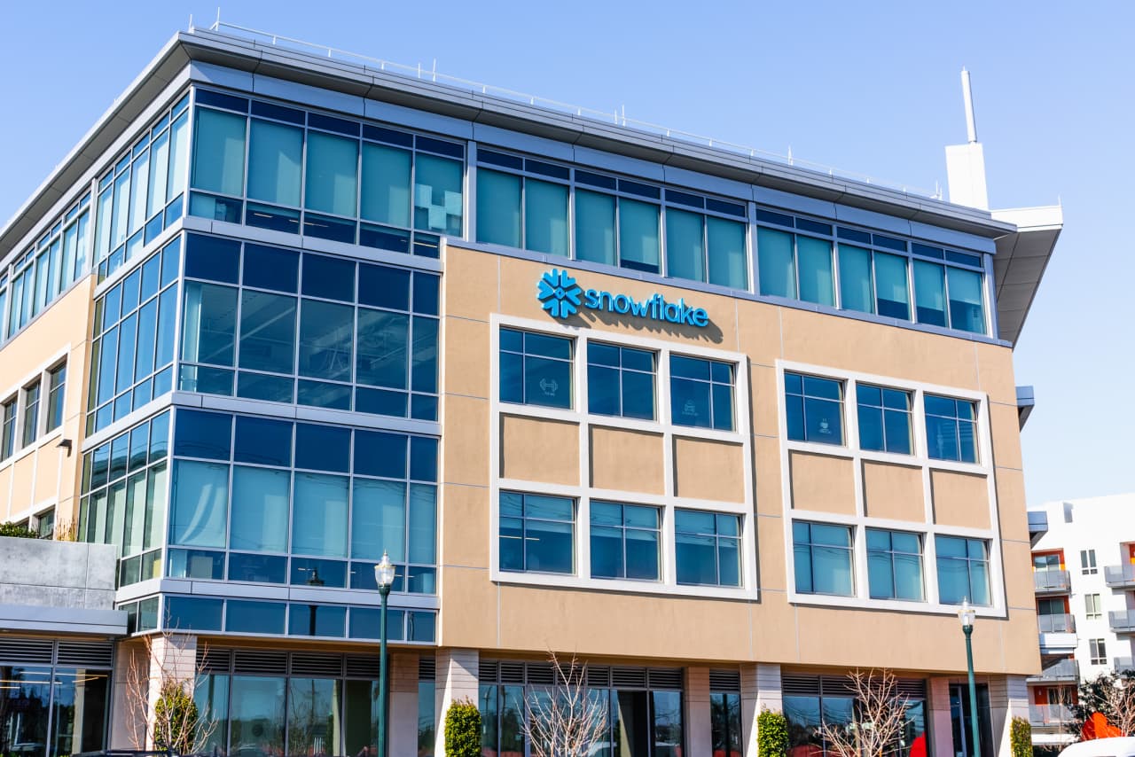 Snowflake&#x2019;s stock is on fire as AI acceleration drives record product-revenue growth