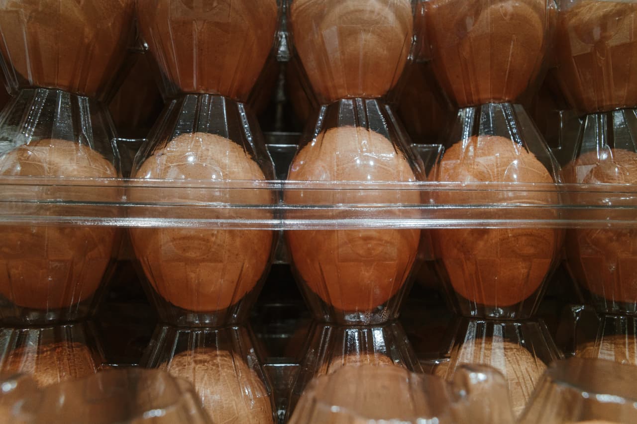Cal-Maine&#x2019;s stock falls as DOJ reportedly weighs bigger crackdown on major egg producers