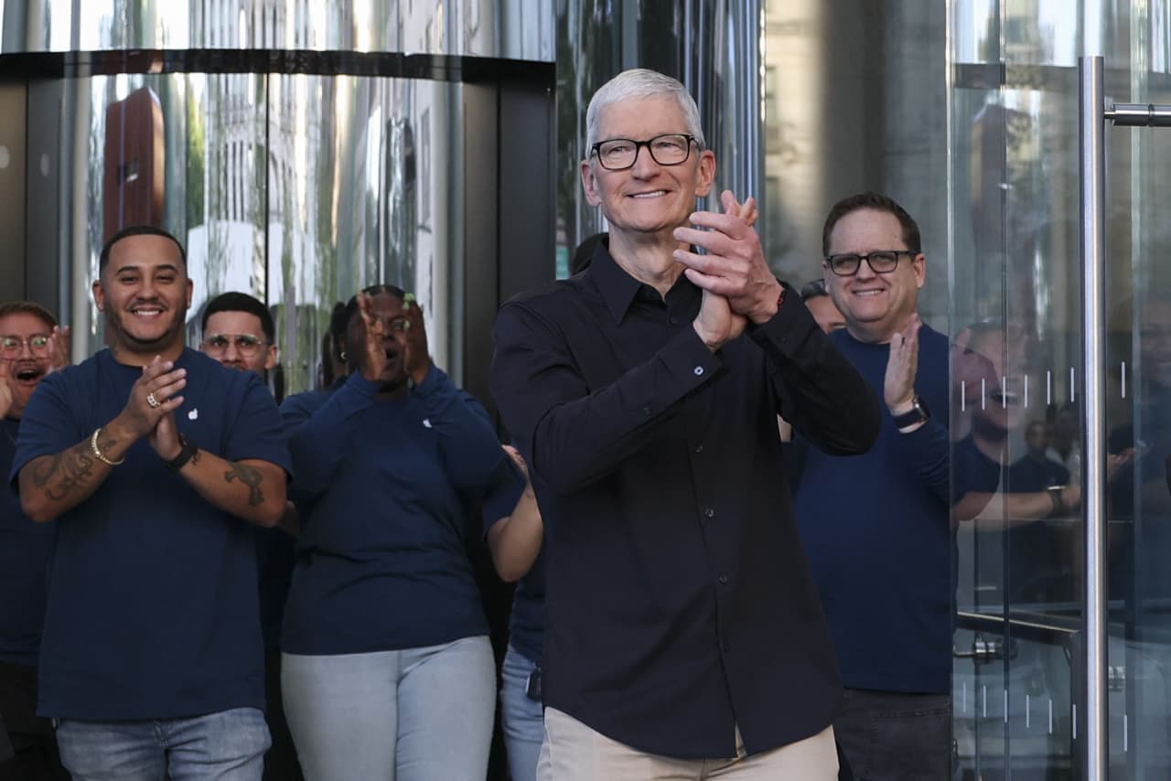Apple CEO Tim Cook to step down after overseeing 1,900% stock surge. His successor faces big challenges.
