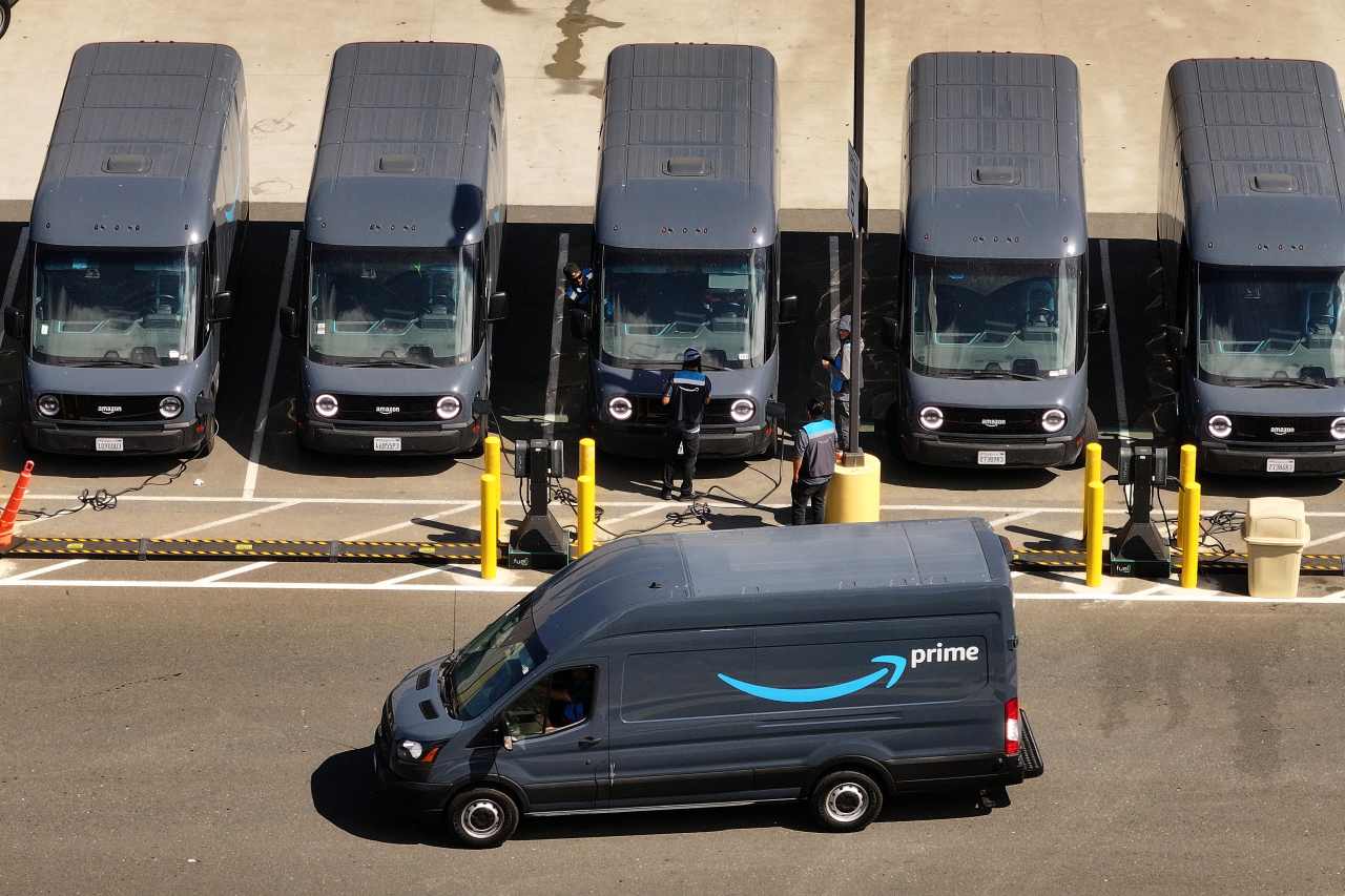 Amazon, USPS strike a deal &#x2014; showing they still need each other despite threats of big delivery cuts