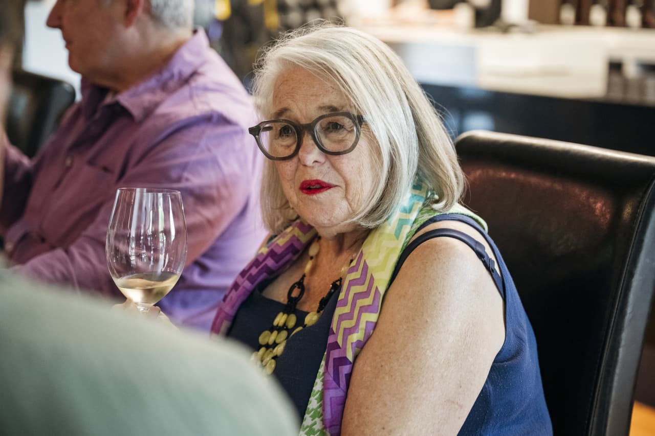 I gave my friend&#x2019;s daughter cash for her wedding. I did not receive a thank-you card. Do I say something?