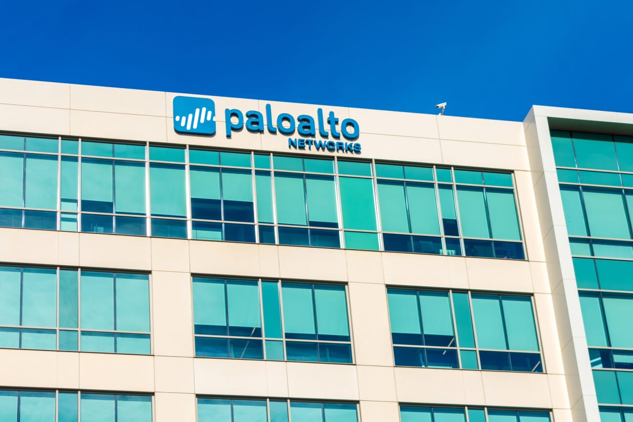CrowdStrike, Palo Alto Networks shares pop as cybersecurity bulls finally get some AI validation