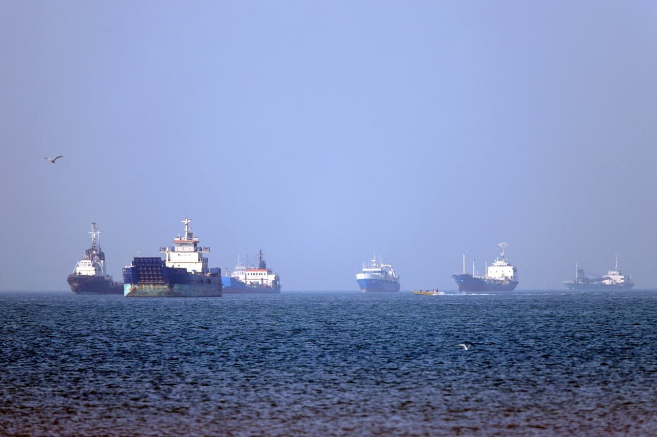 Oil futures fall after Trump pauses U.S. effort to partially reopen Strait of Hormuz