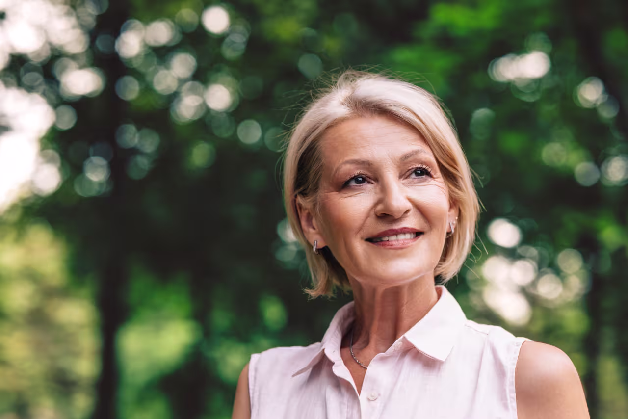 My girlfriend is 62. Can she claim her late husband’s full Social Security benefit — or does she have to wait?