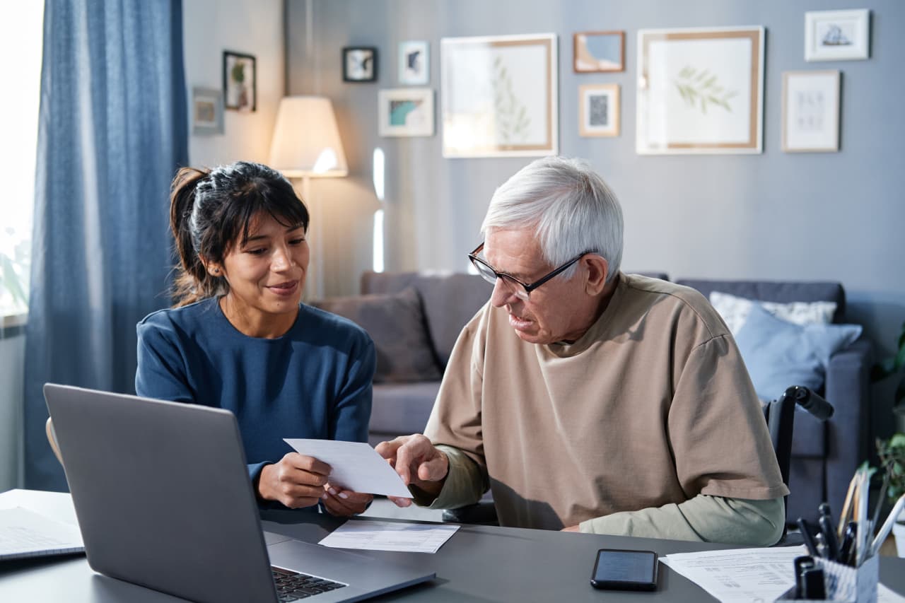 &#x2018;It saved my relationship with my mom.&#x2019; These money managers may help if you&#x2019;re feeling overwhelmed helping your parents pay their bills.