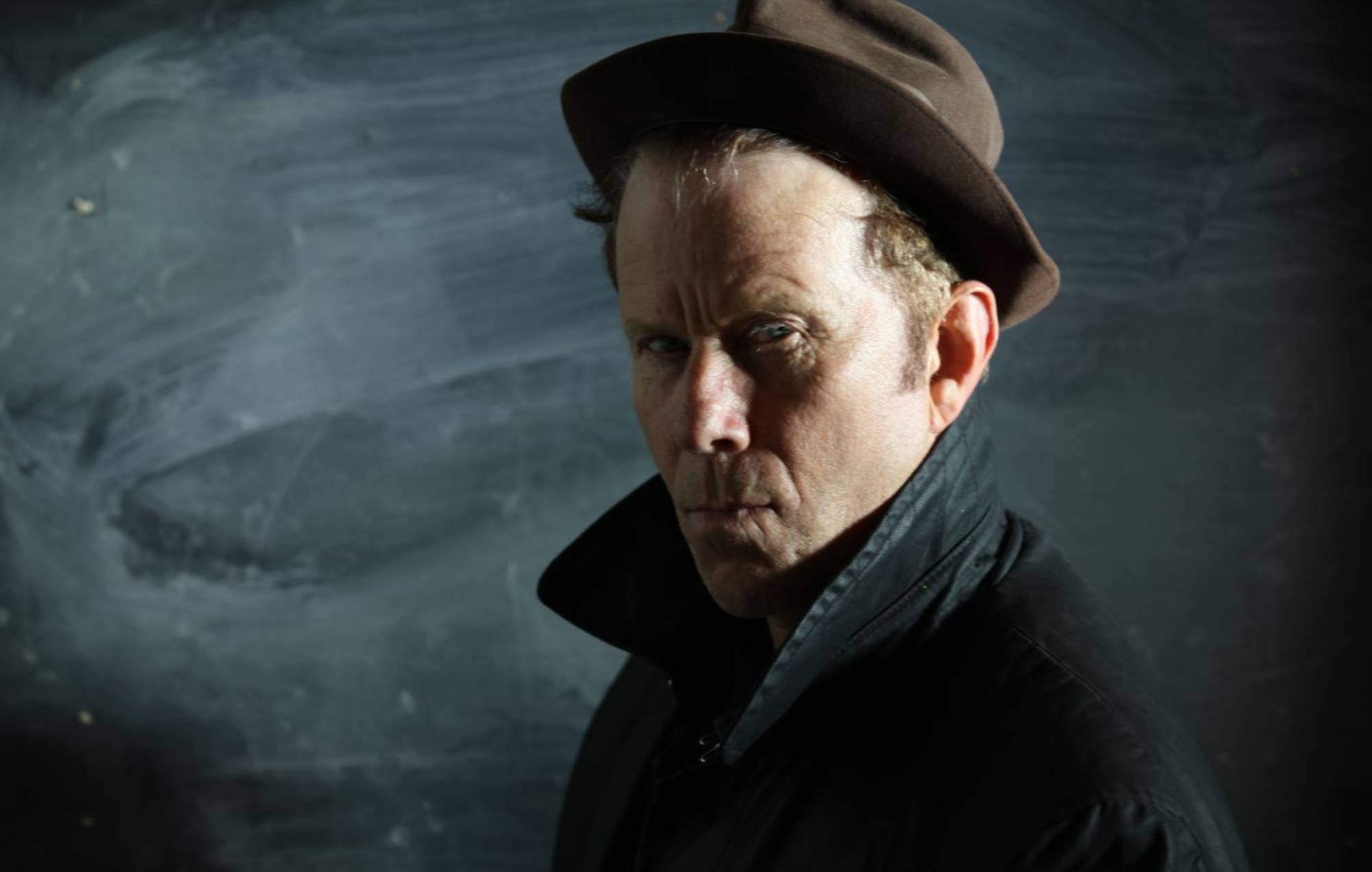 Tom Waits shares a taster of dark spoken word piece &#8216;The Fly,&#8217;, the B-side to &#8216;Boots On The Ground&#8217;: &#8220;No one&#8217;ll weep when you die&#8221;