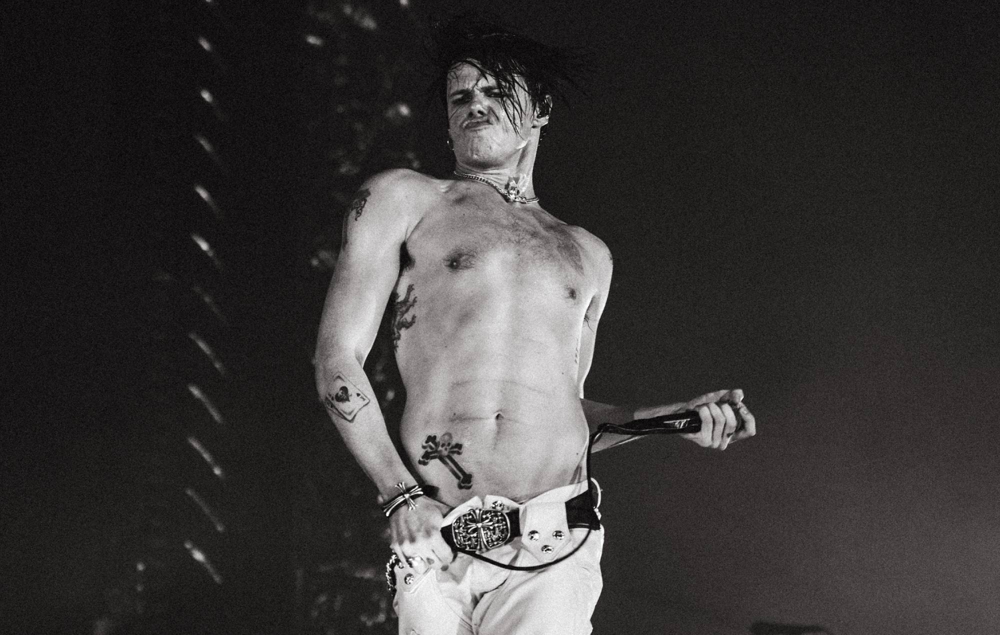 Watch Yungblud kick off &#8216;Idols&#8217; UK arena tour with homecoming show