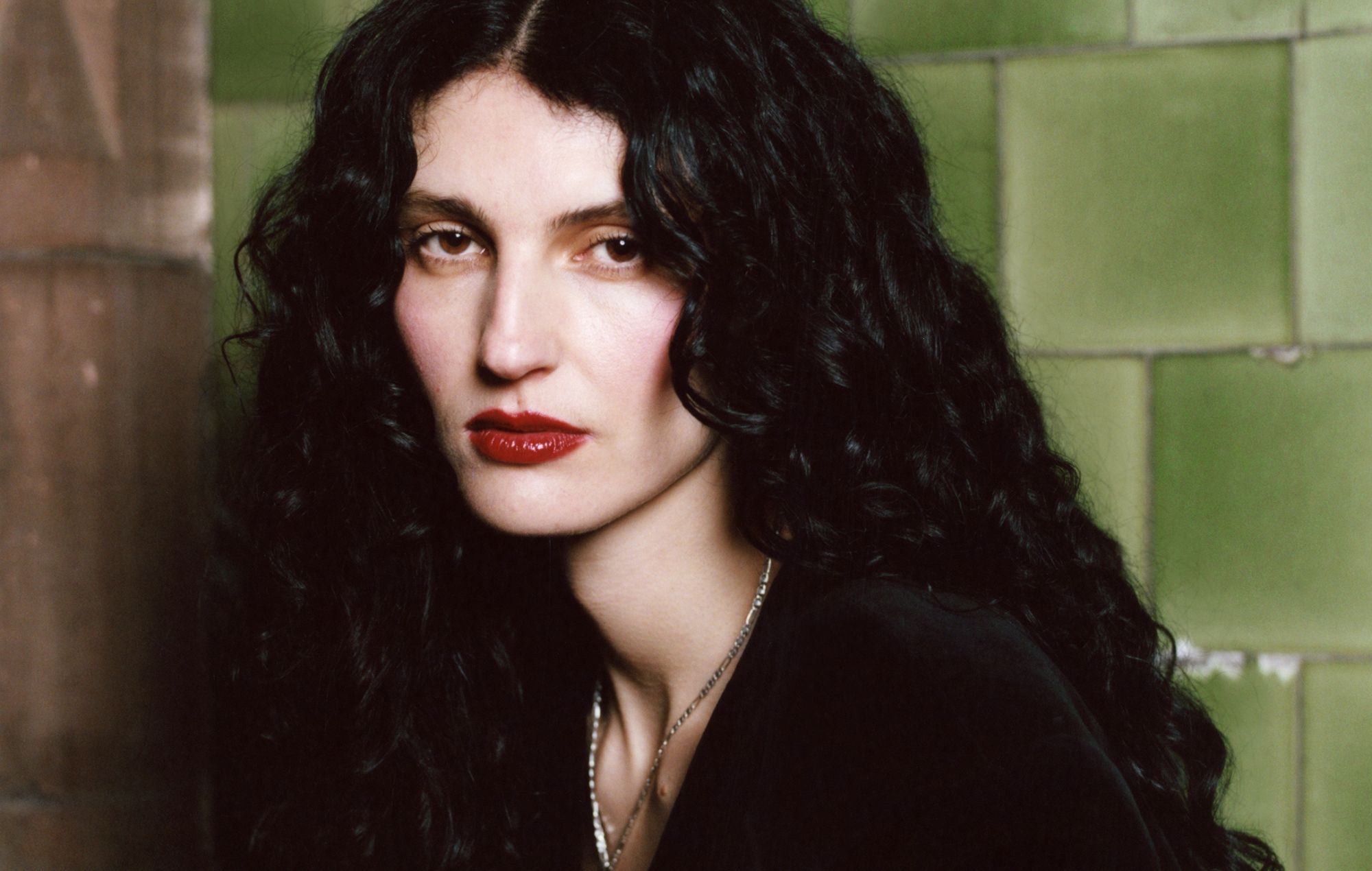 Lucia &#038; The Best Boys announce new album &#8216;Picking Petals&#8217; with tender single &#8216;You Look Like Somebody In Love’