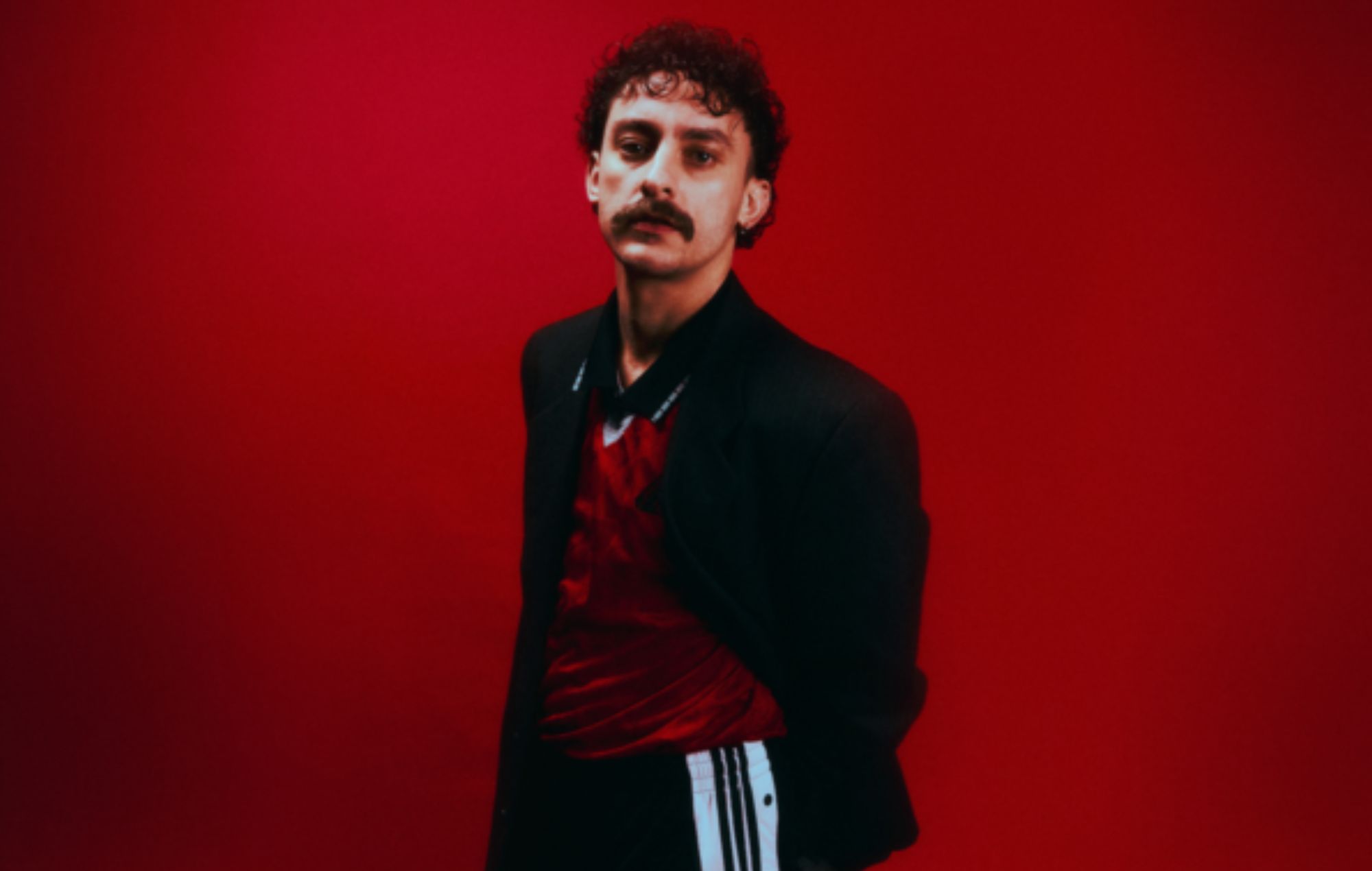 Antony Szmierek announces new album ‘Decoding Birdsong’ with hypnotic single ‘Chalk’ and UK tour dates