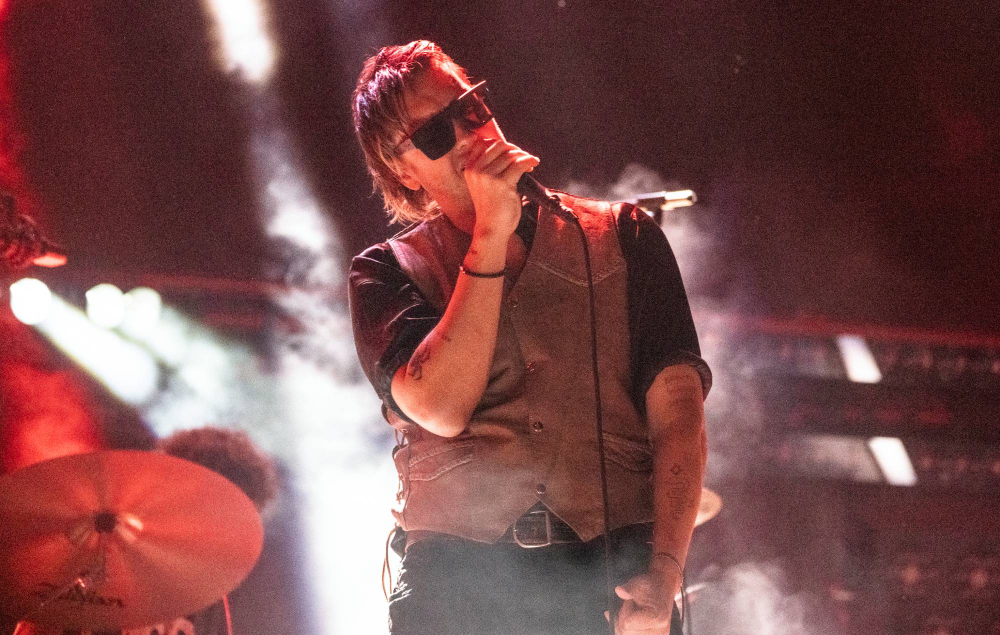 Watch The Strokes give &#8216;Falling Out Of Love&#8217; its live debut on &#8216;The Late Show&#8217; without Nick Valensi