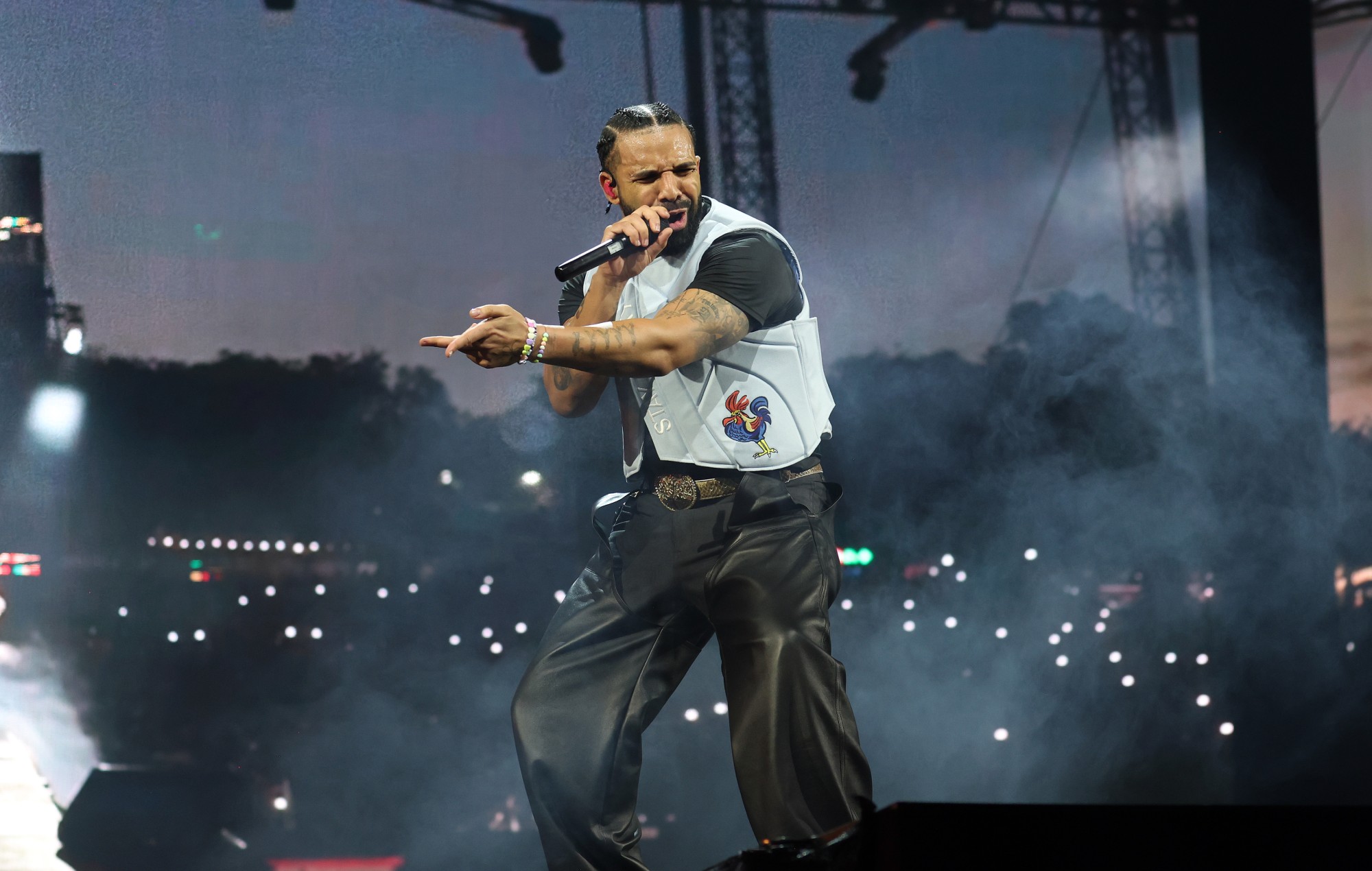 White House draws backlash after sharing edited version of Drake&#8217;s &#8216;Iceman&#8217; album cover with MAGA chain