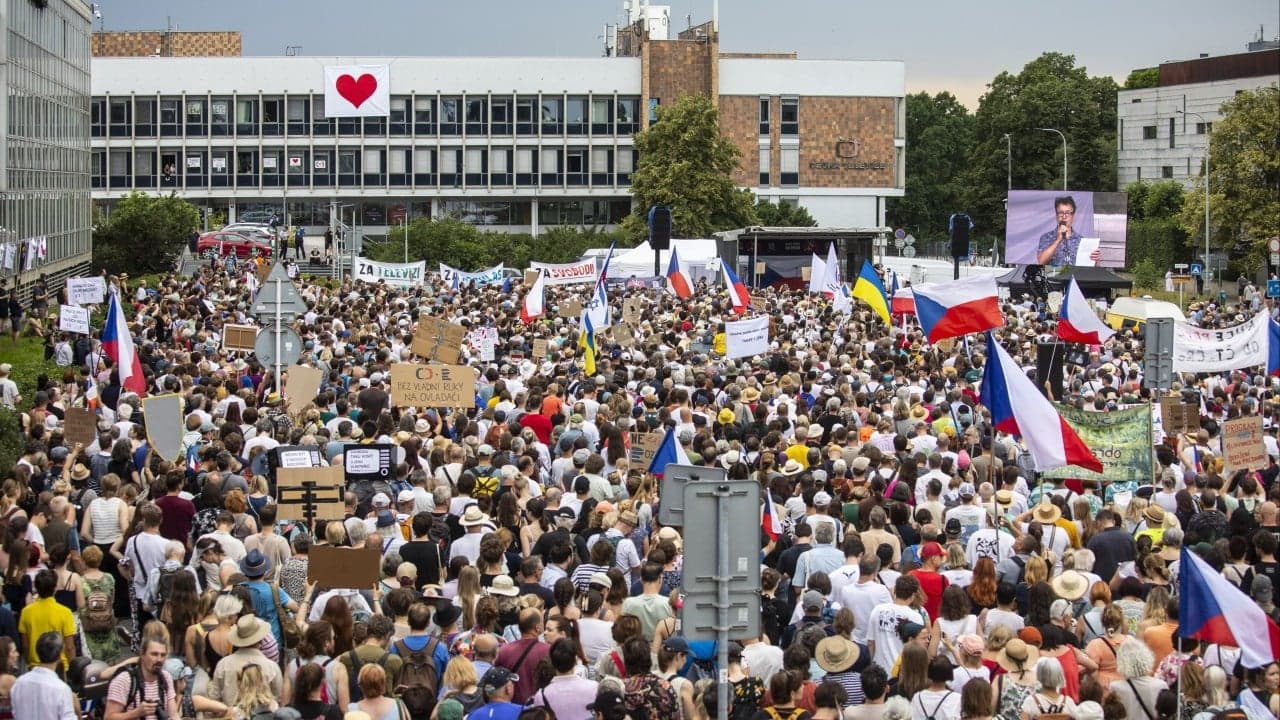 Thousands rally in Prague against government’s public broadcasting overhaul plan