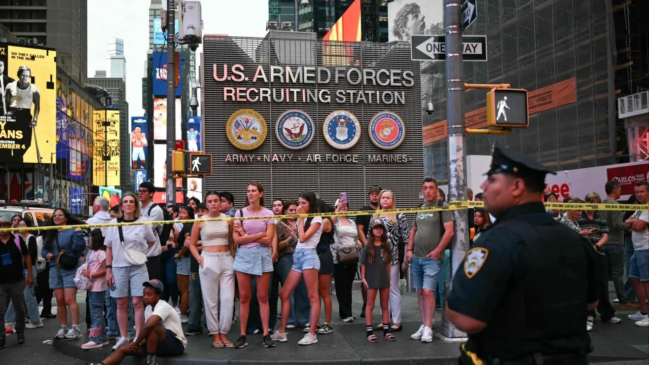 Woman shot by US police after 2 people stabbed in New York’s Times Square