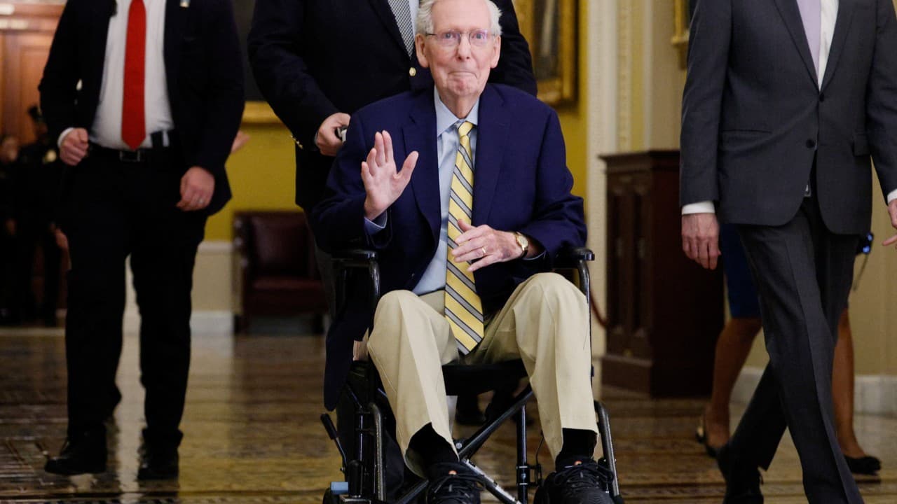 Mitch McConnell returns to US Senate after 3-month health absence
