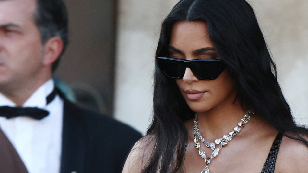 Paris court awards Kim Kardashian €1 after 2016 armed robbery
