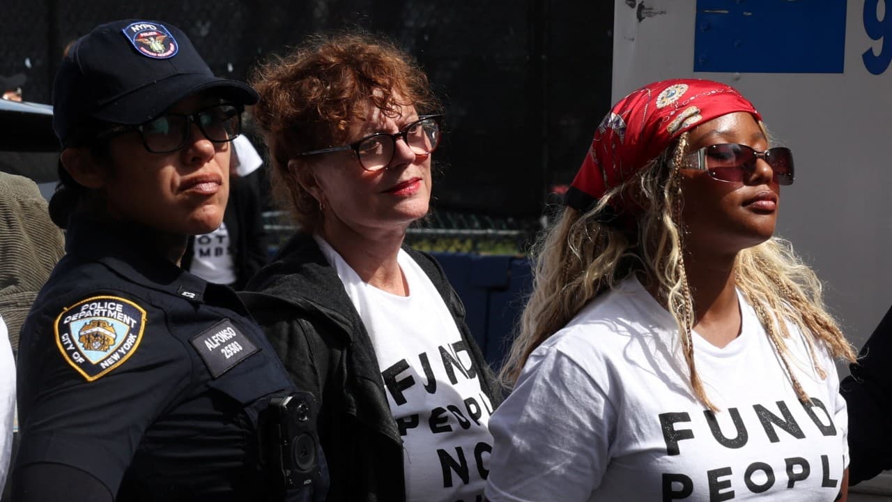 Actors, politicians among 100 arrested in New York anti-Netanyahu protest