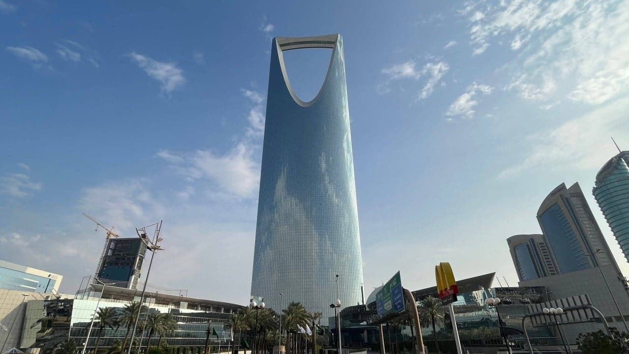 Saudi closes Riyadh skyscraper as chopper pilots killed near Yemen
