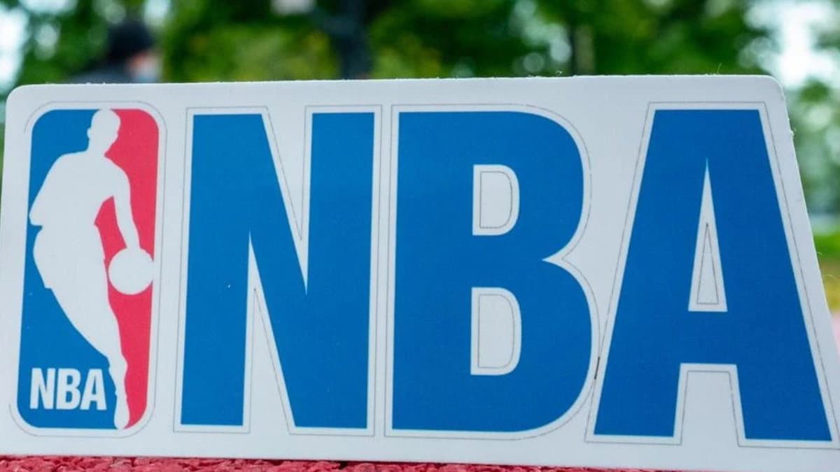 22-Year-Old Breakout Star’s Return to College Leaves NBA Team’s Final Roster Spot in Limbo