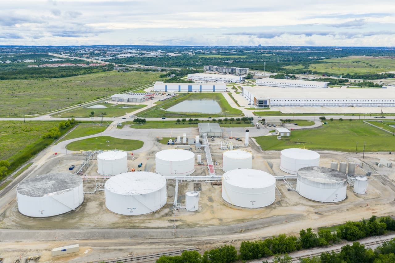 An oil bull’s ‘insane’ bet: Why this veteran trader is buying energy stocks as crude prices tumble