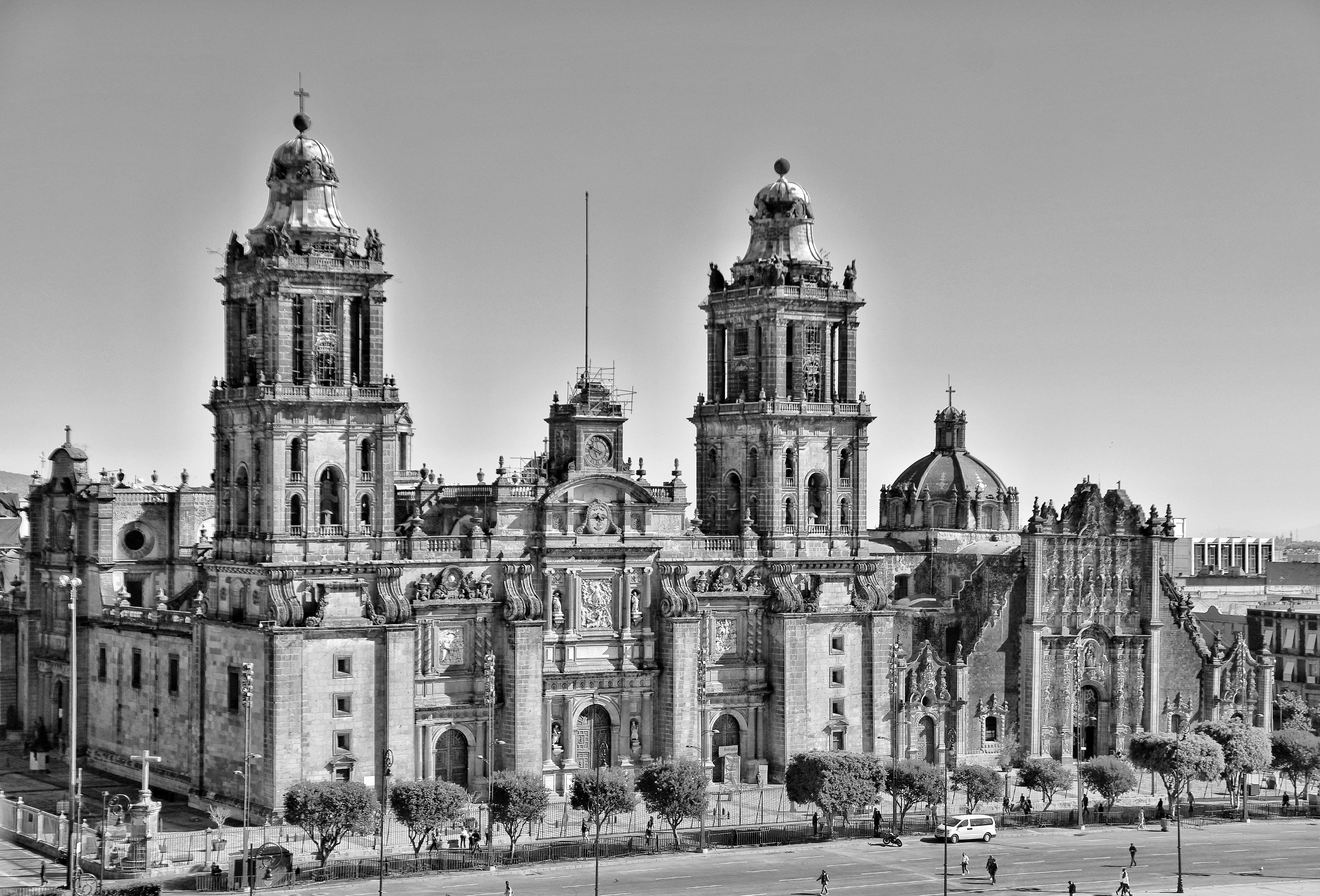 Black and white photo of Mexico City's iconic Metropolitan Cathedral showcasing its rich architectural heritage.