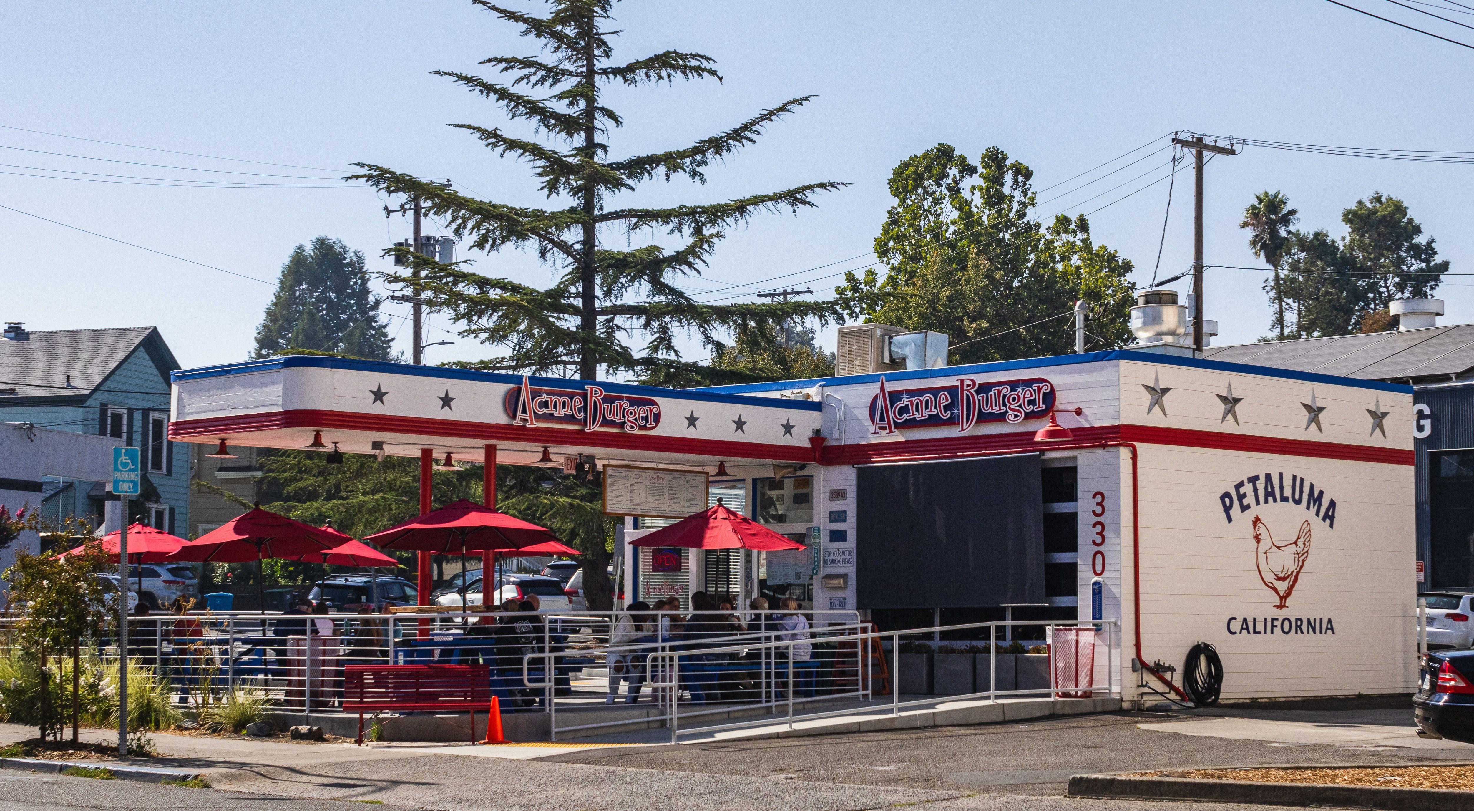 A classic diner setting with outdoor seating in Petaluma, California.