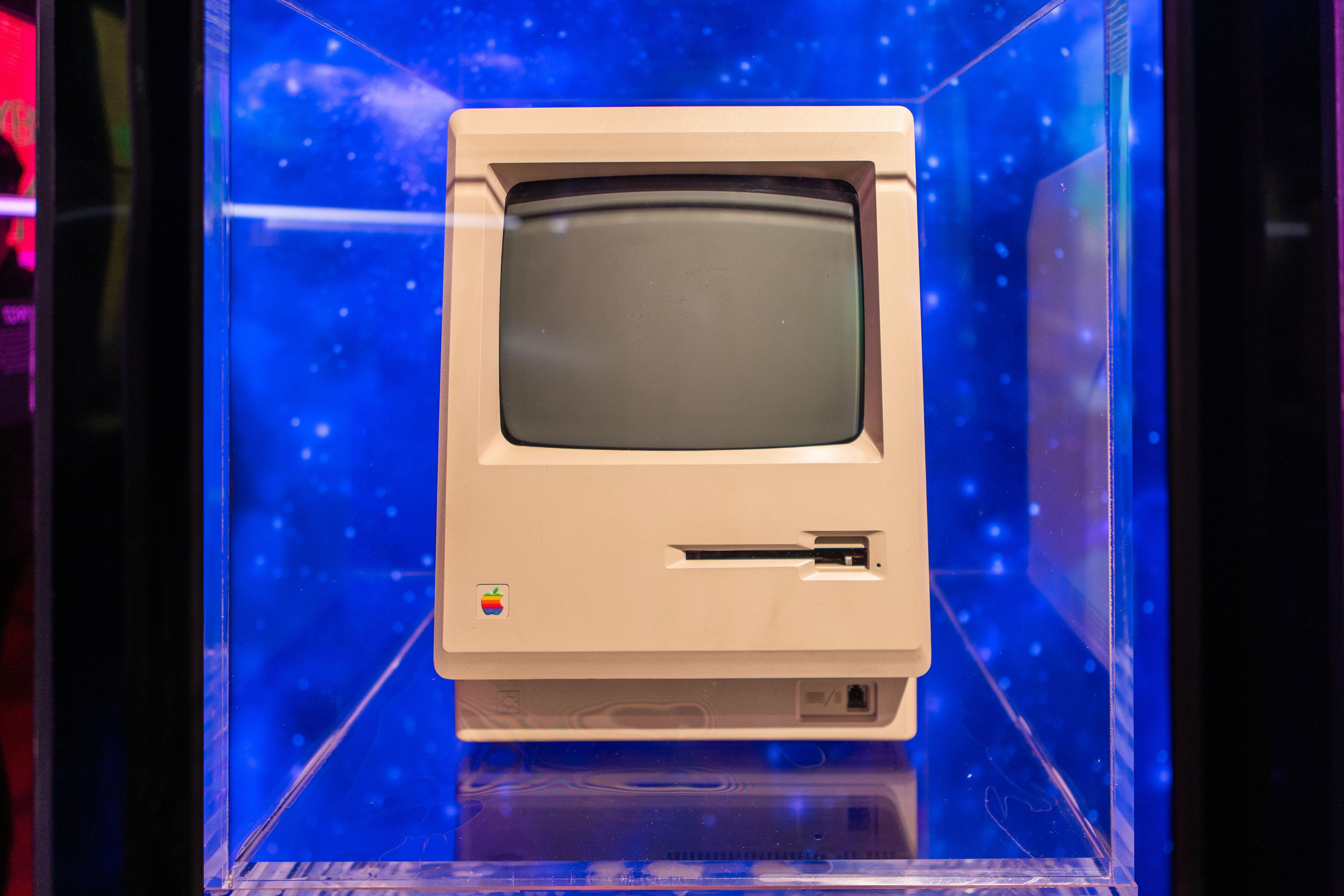 Retro Apple Macintosh against a starry backdrop in a Hawthorn display.