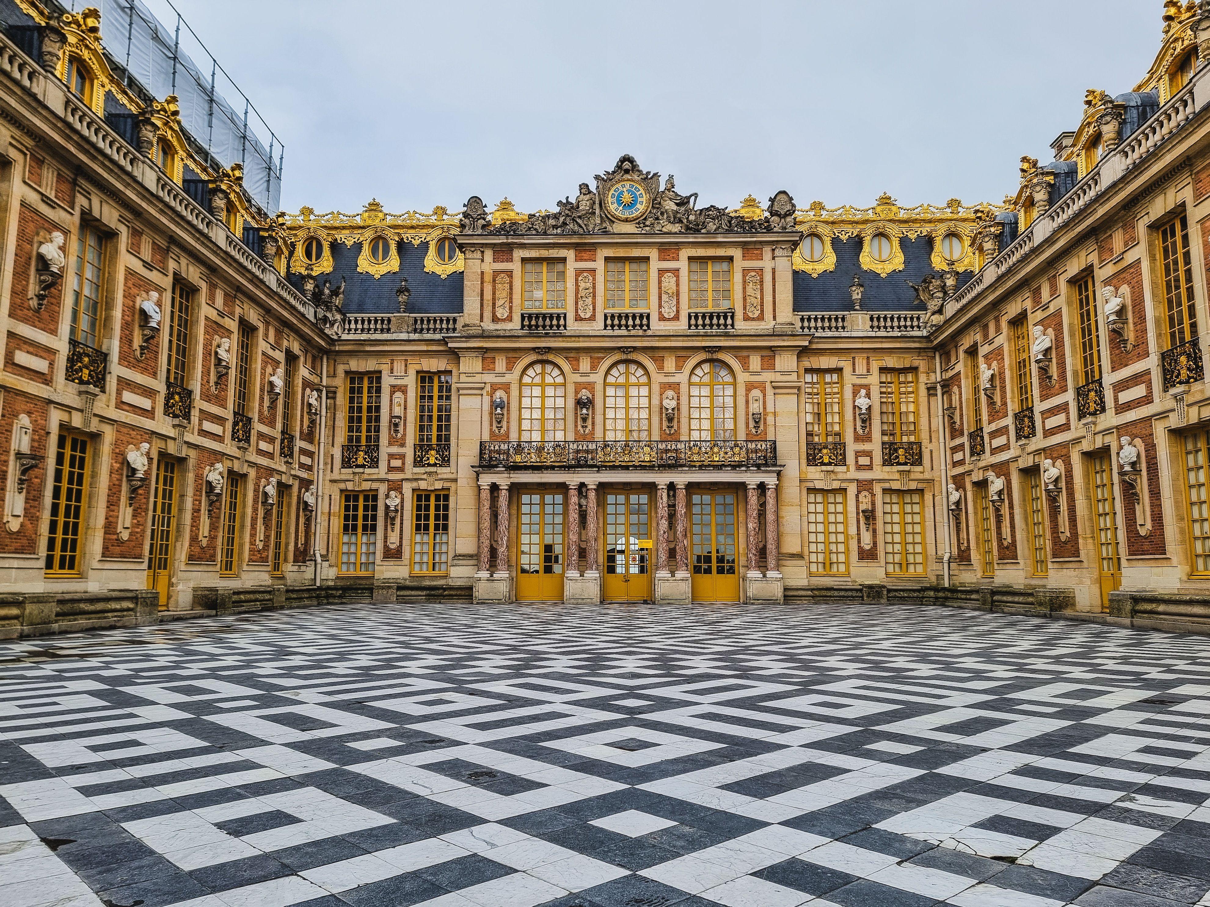 Experience the grandeur and intricate architectural design of the Palace of Versailles courtyard, a hallmark of French history.