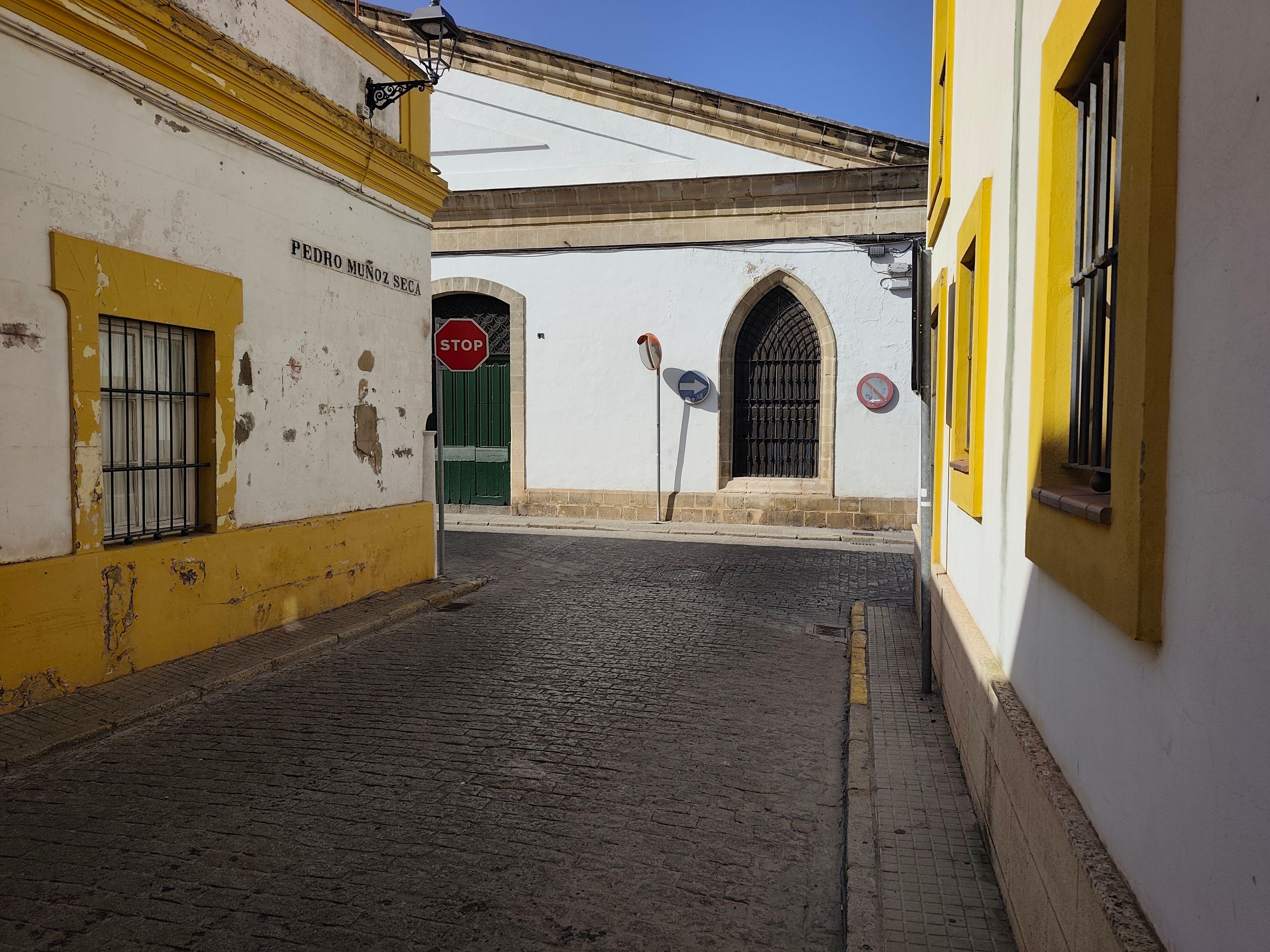 Explore the rustic charm of narrow streets in El Puerto de Santa María, Spain.