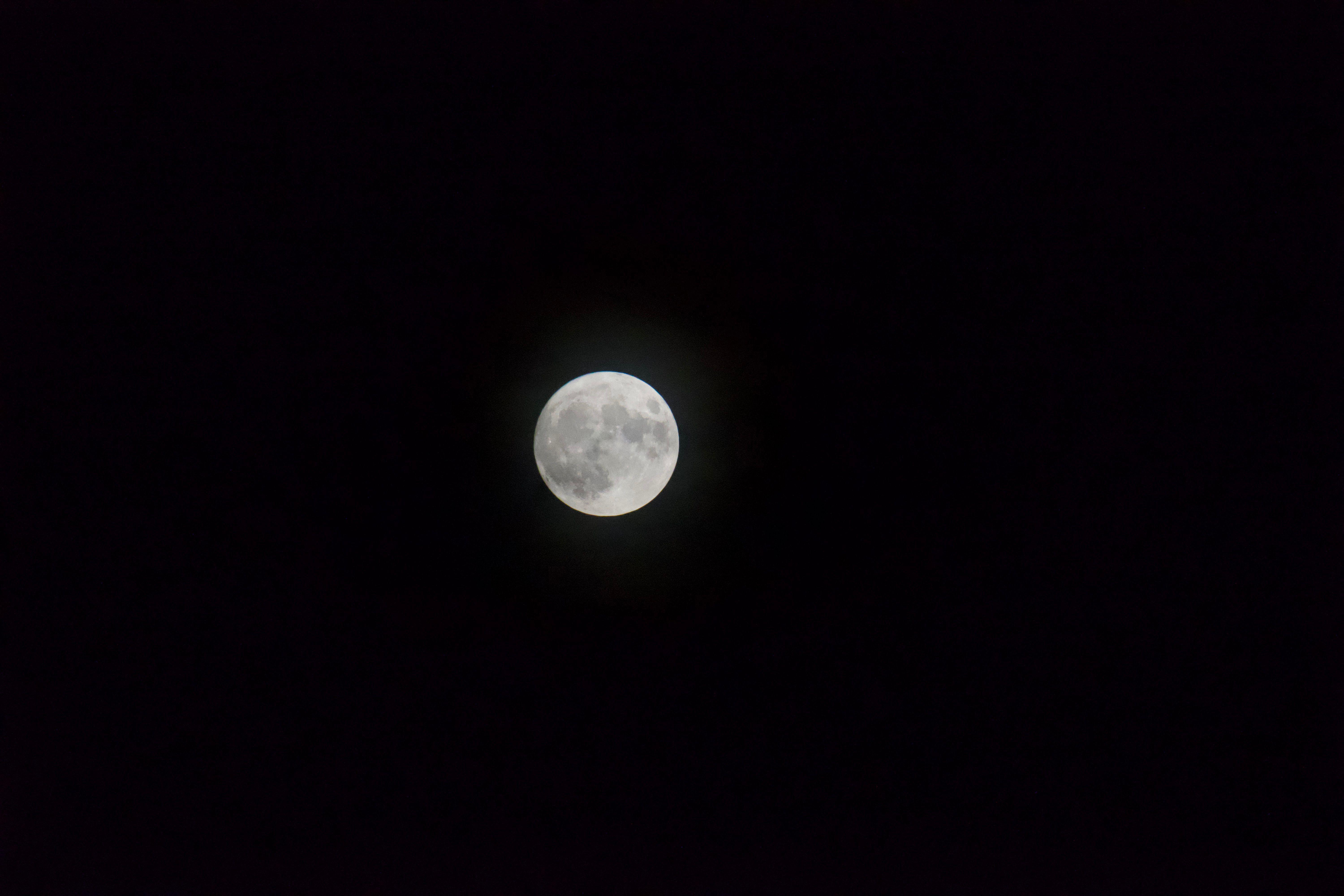 Stunning image of a full moon in a clear night sky, taken from Berlin, Germany.