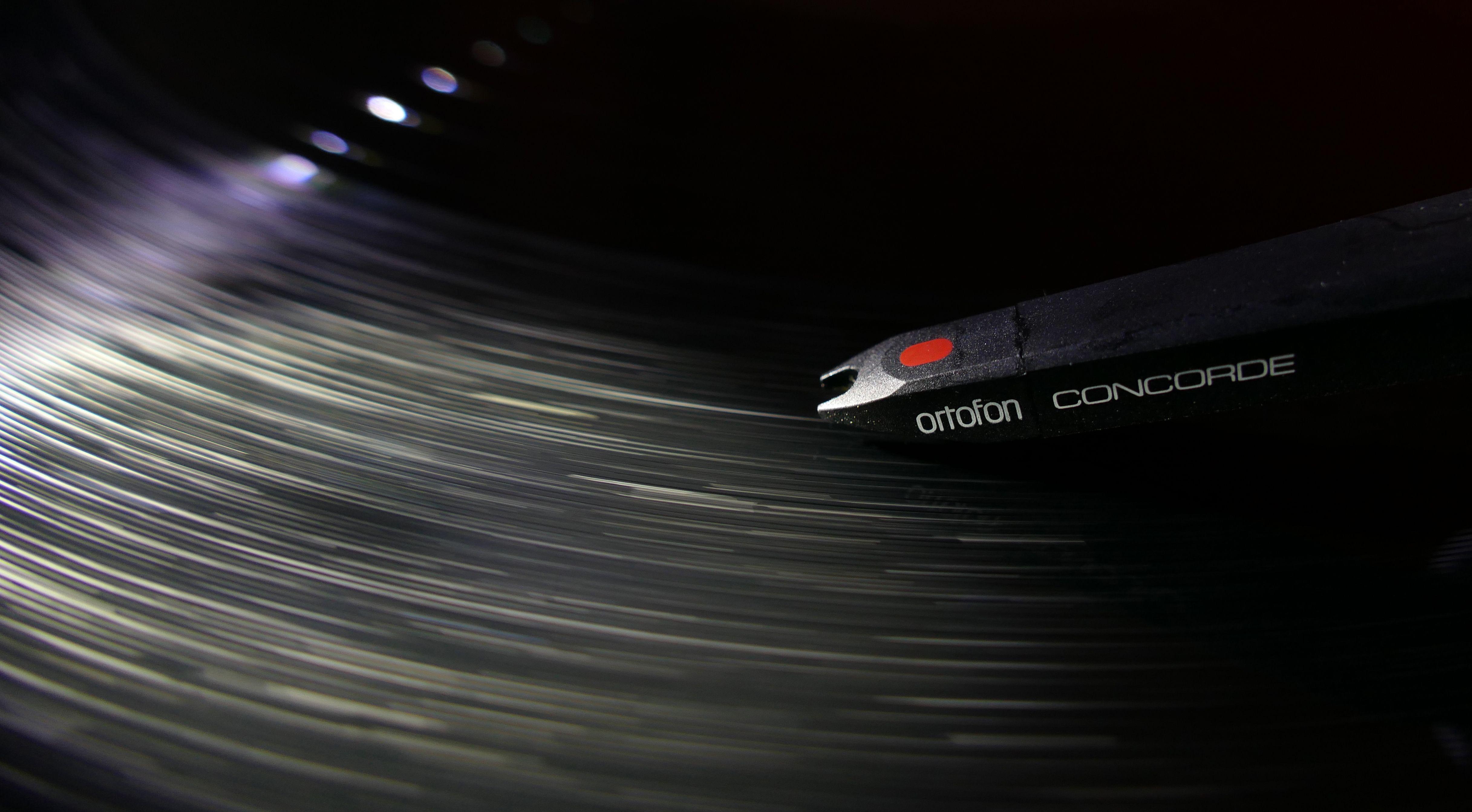 Dynamic close-up of an Ortofon Concorde needle playing a vinyl record, capturing the motion and vibe of music.