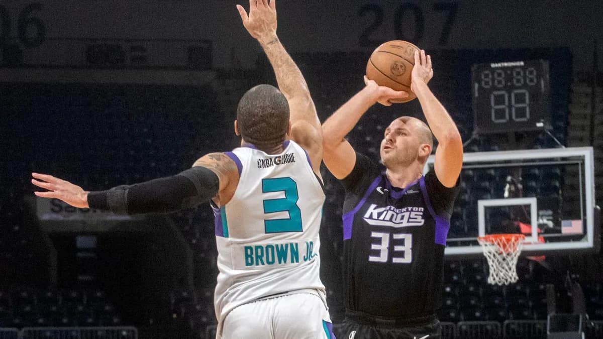 Lakers' Jon Elmore goes viral for rubbing bald head after Summer League buzzer beater