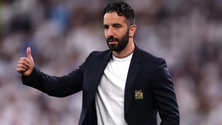 Ex-Manchester United manager linked to AC Milan vacancy
