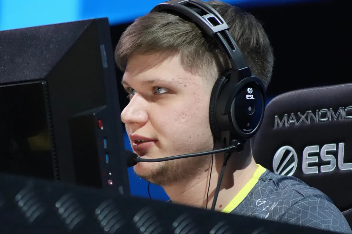 UESF hands s1mple, zont1x 1-year bans over Russian teammate rule
