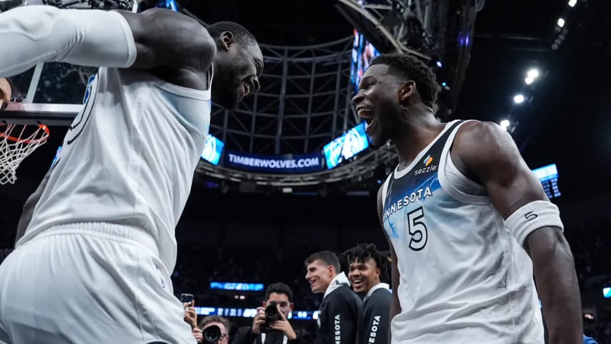 A fan gets Jaden McDaniels' instant reaction to the Julius Randle trade to Brooklyn