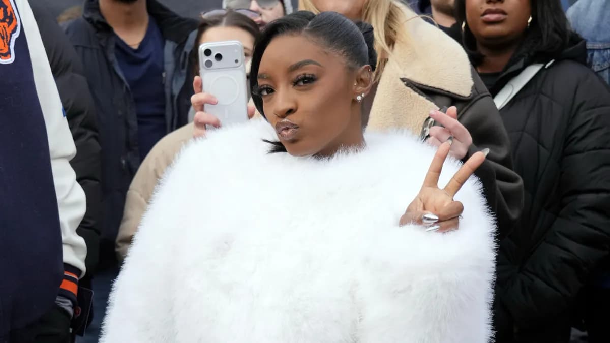 Simone Biles, Jonathan Owens completely wow in coordinated ESPYs red carpet looks