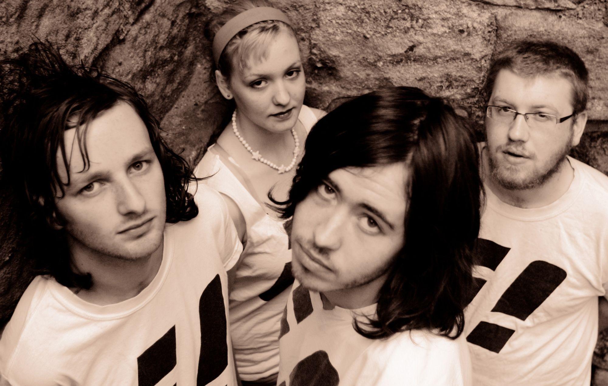 ¡Forward, Russia! to reunite for 2027 UK tour to celebrate 20 years of cult classic debut ‘Give Me A Wall’