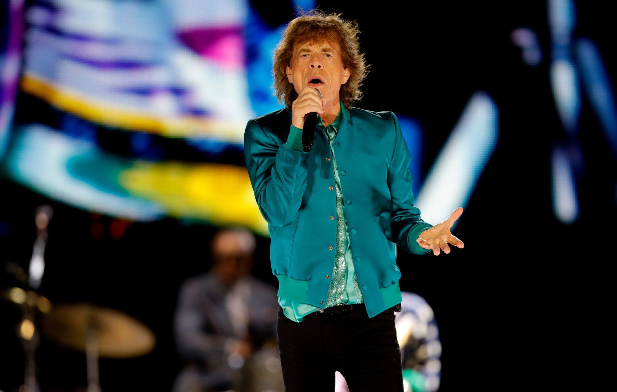 Watch Mick Jagger perform surprise impromptu pub gig with students in Oxford