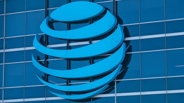 AT&T loses key ruling in bid to stop offering basic phone service in California