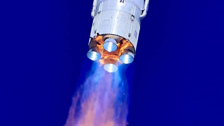 A Chinese rocket breaks apart dangerously close to the Starlink constellation